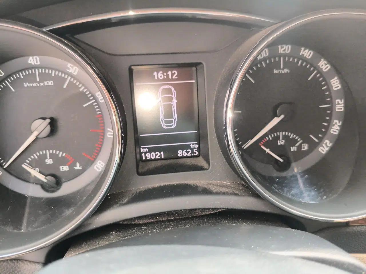 Skoda Superb 2013 1.8TSI Automatic Yashi Edition — миниатюра 12