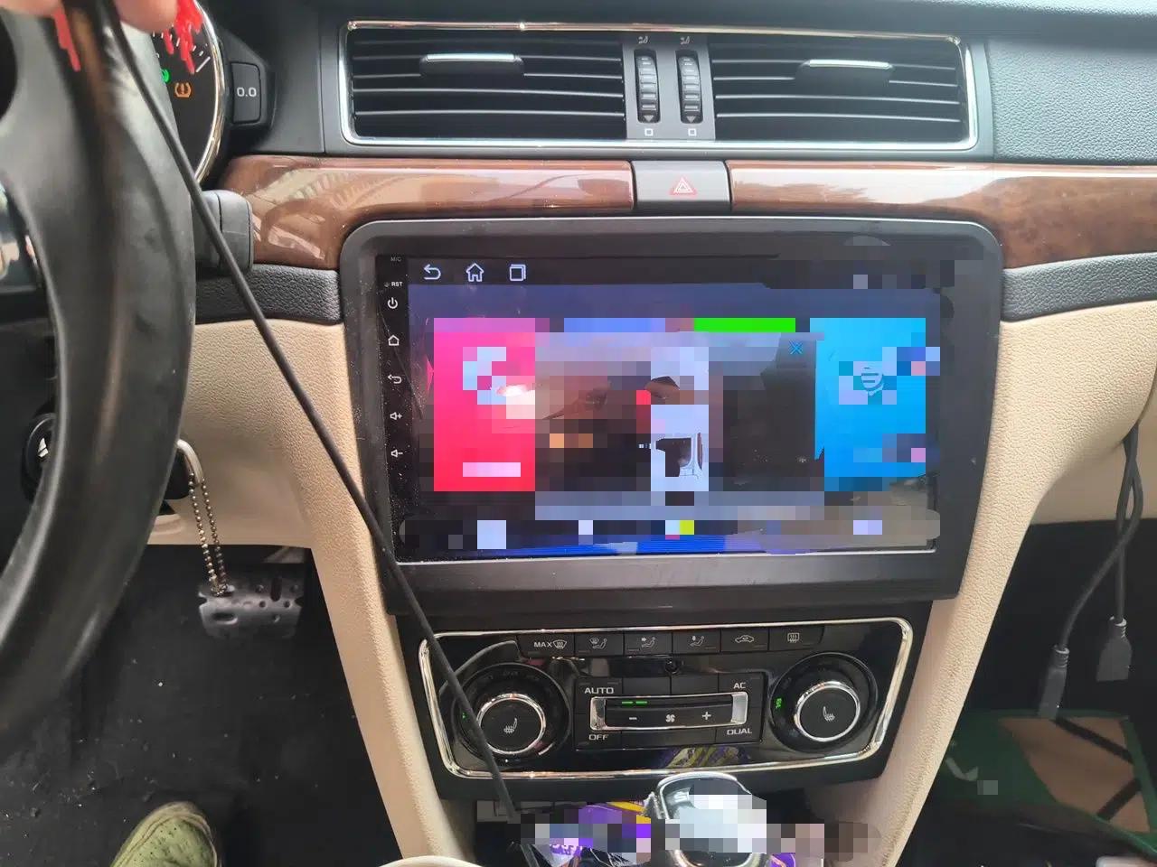 Skoda Superb 2013 1.8TSI Automatic Yashi Edition — миниатюра 13
