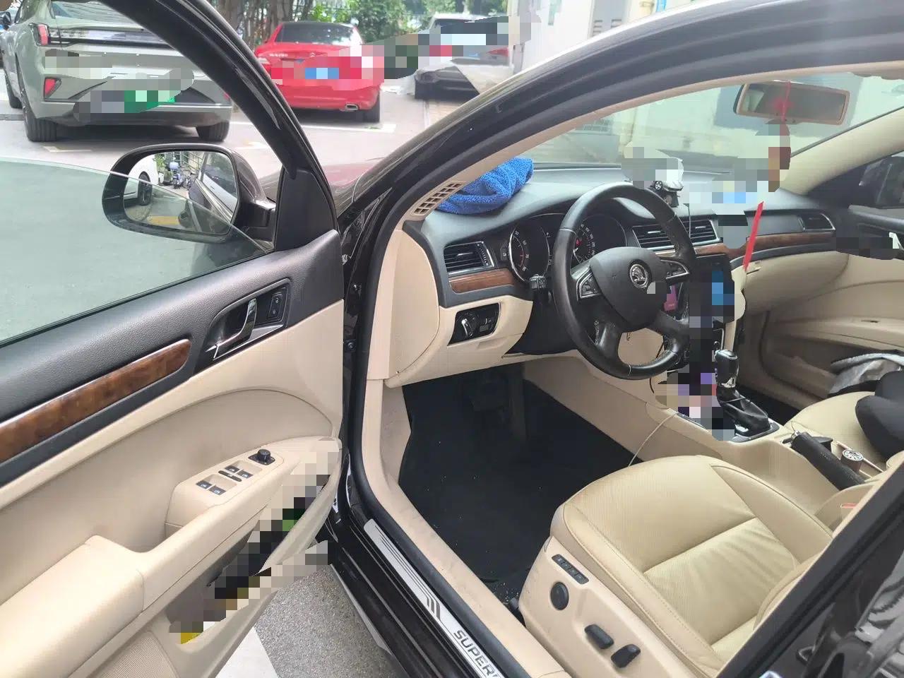 Skoda Superb 2013 1.8TSI Automatic Yashi Edition — миниатюра 16