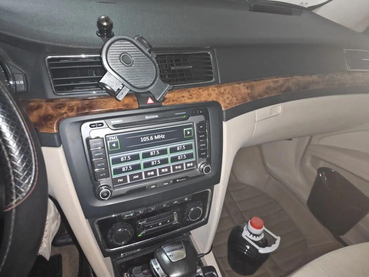 Skoda Superb 2009 1.8TSI Automatic Prestige Edition — миниатюра 13