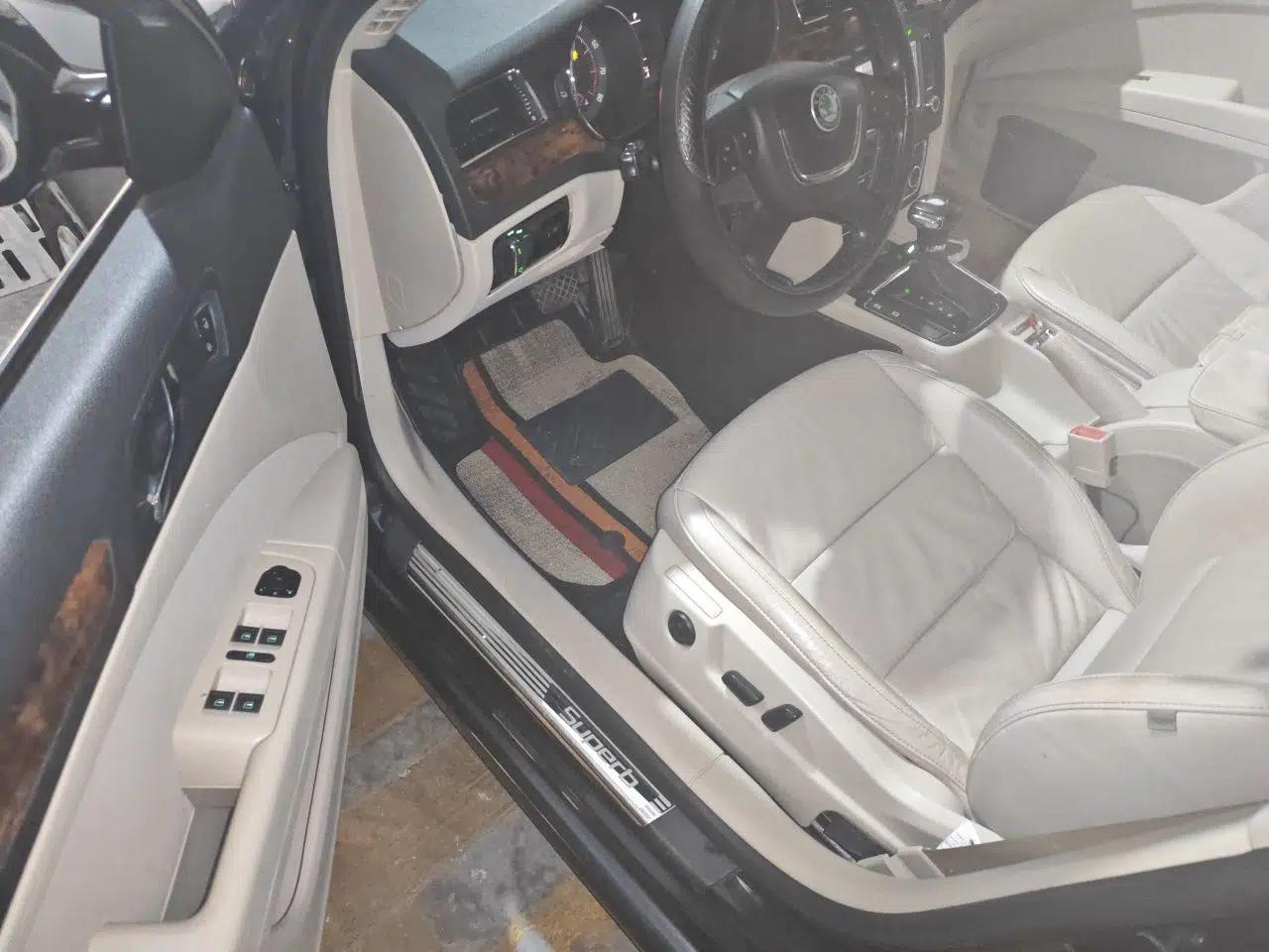 Skoda Superb 2009 1.8TSI Automatic Prestige Edition — миниатюра 16