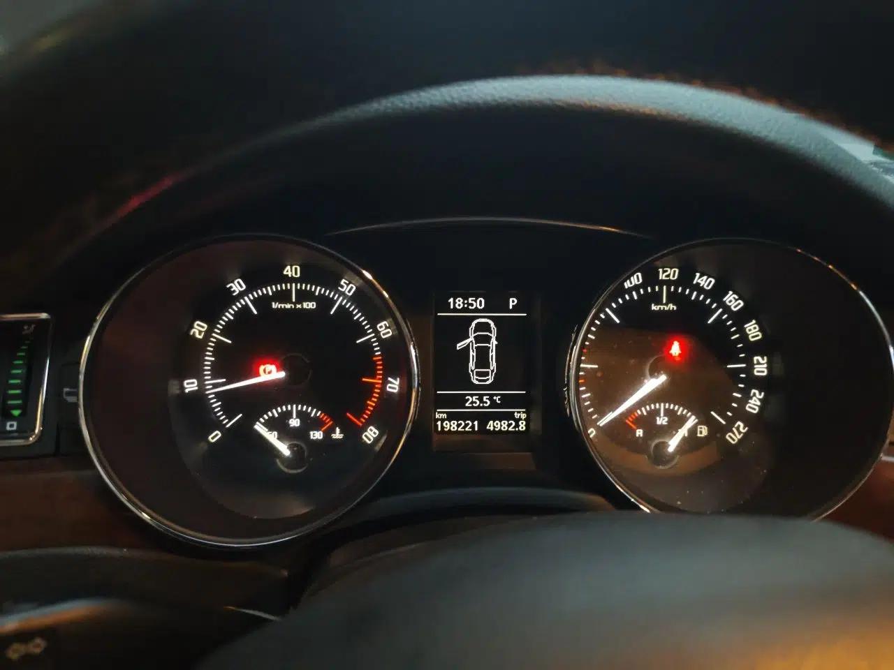 Skoda Superb 2013 1.8TSI Automatic MingShi Edition — миниатюра 11