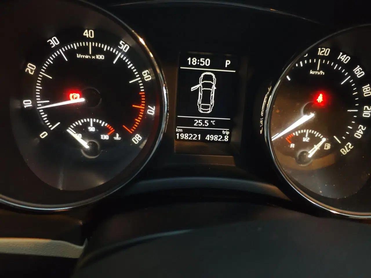 Skoda Superb 2013 1.8TSI Automatic MingShi Edition — миниатюра 12
