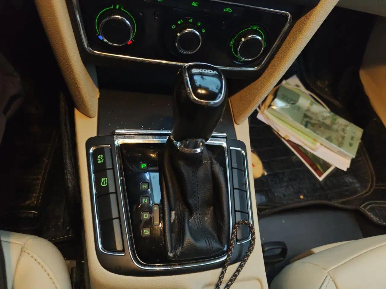 Skoda Superb 2013 1.8TSI Automatic MingShi Edition — миниатюра 14