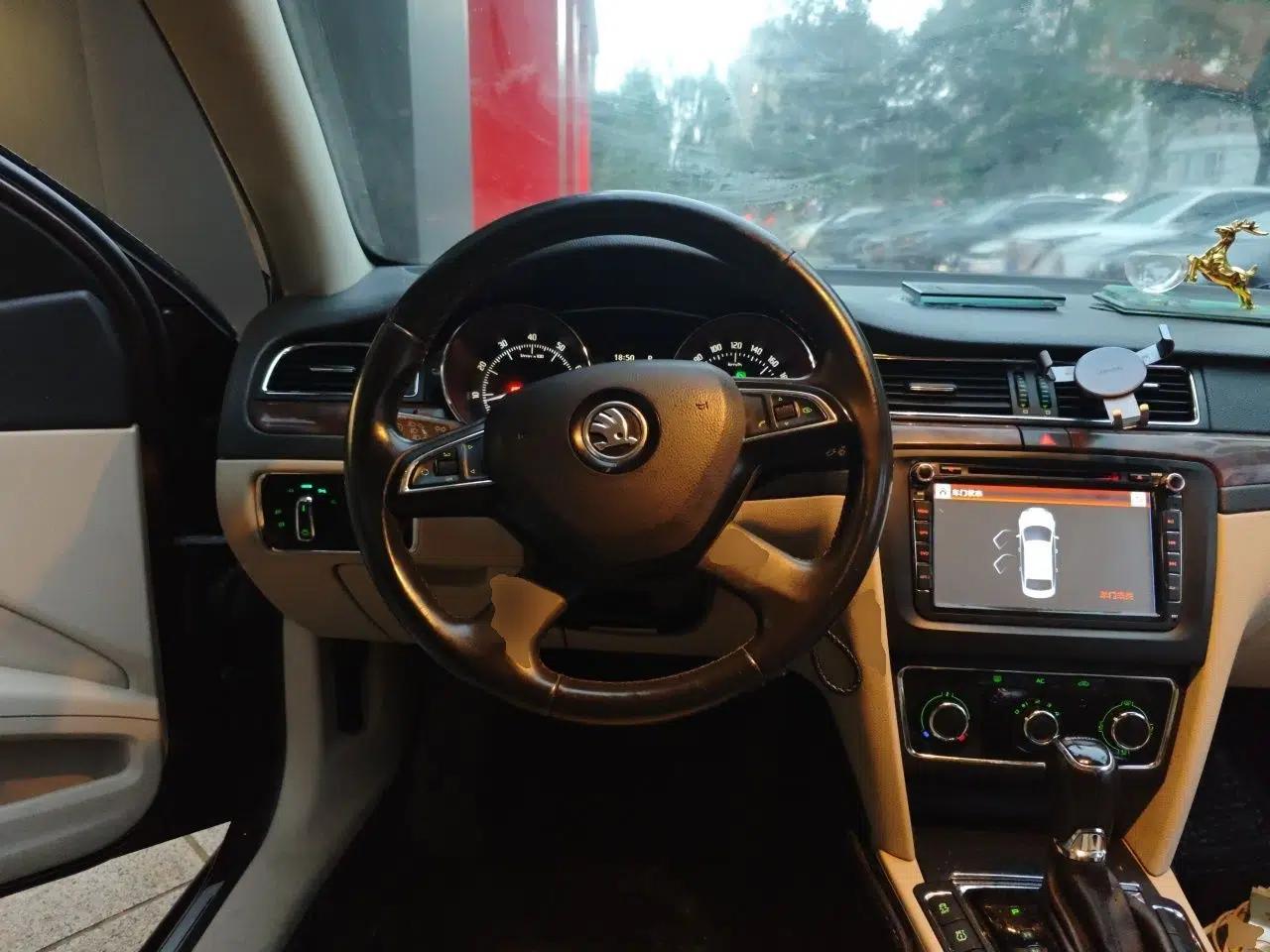 Skoda Superb 2013 1.8TSI Automatic MingShi Edition — миниатюра 10