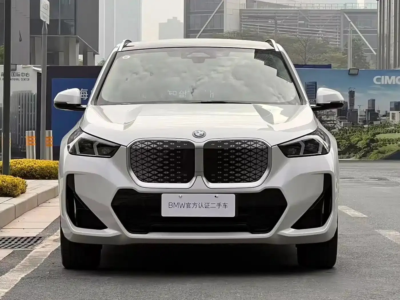 BMW iX1 2023 eDrive25L M Sport Package — миниатюра 2