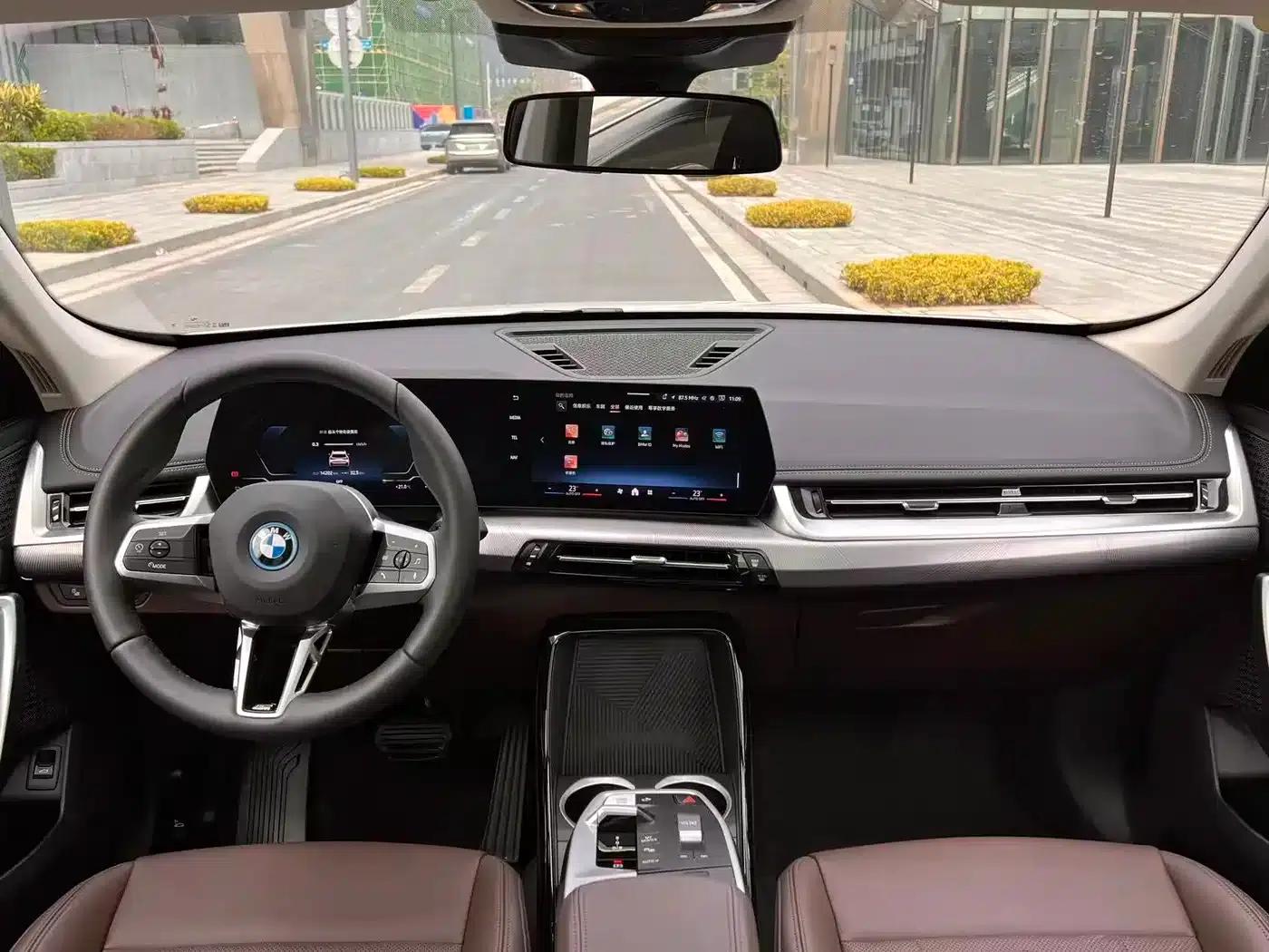 BMW iX1 2023 eDrive25L M Sport Package — миниатюра 11