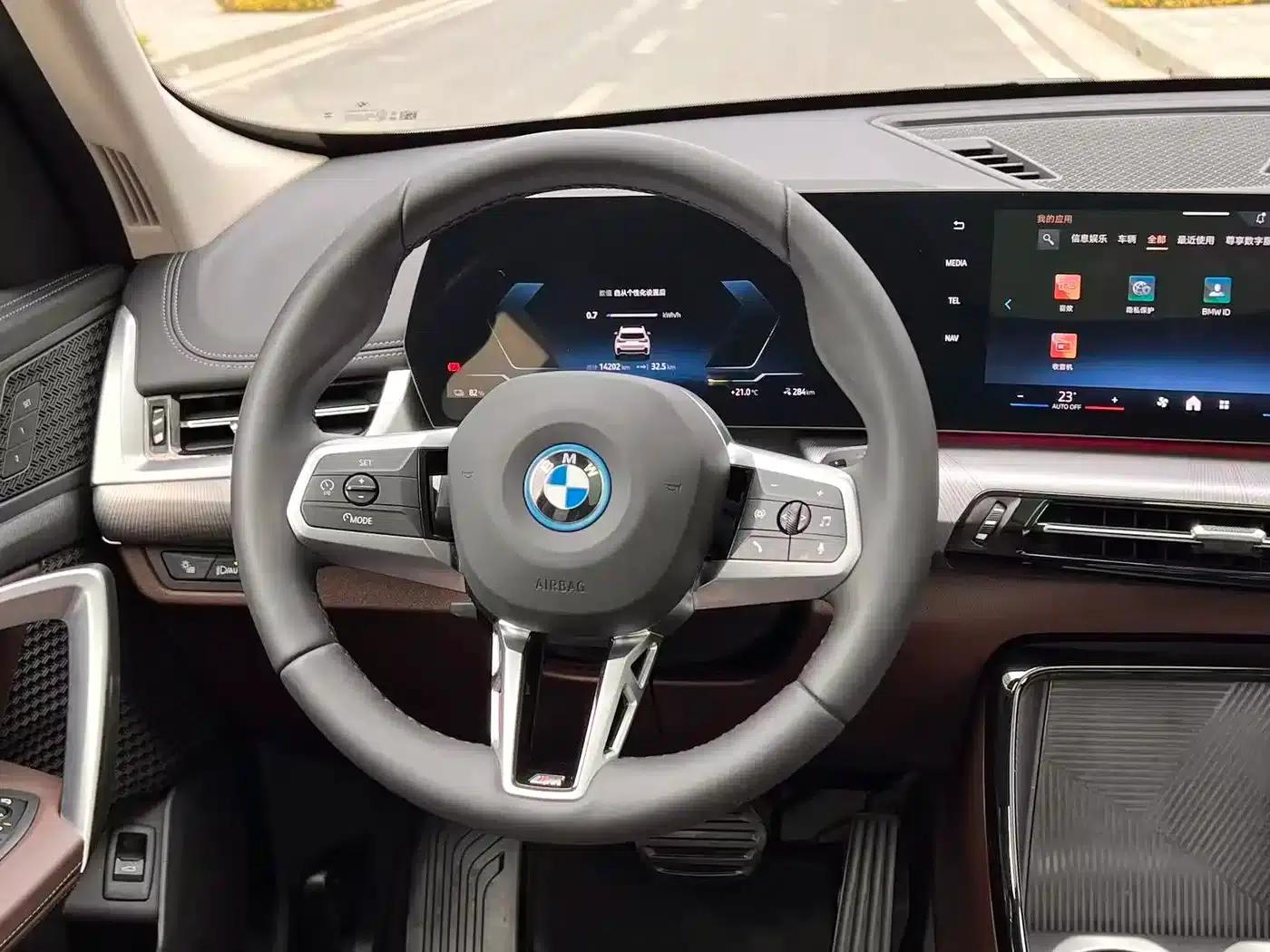 BMW iX1 2023 eDrive25L M Sport Package — миниатюра 16