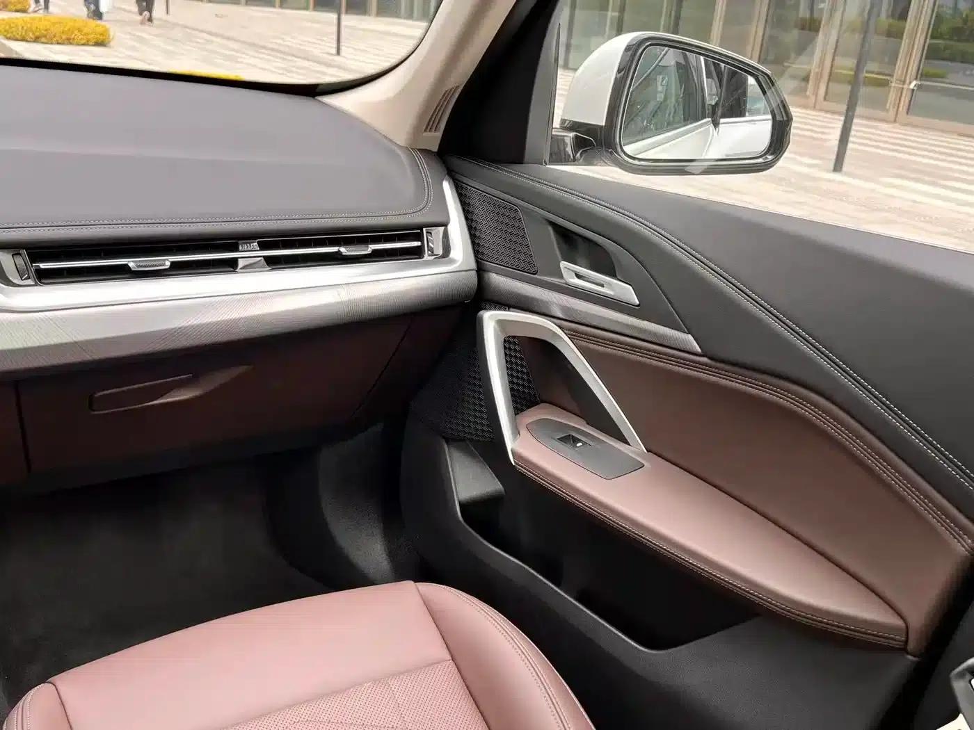 BMW iX1 2023 eDrive25L M Sport Package — миниатюра 17
