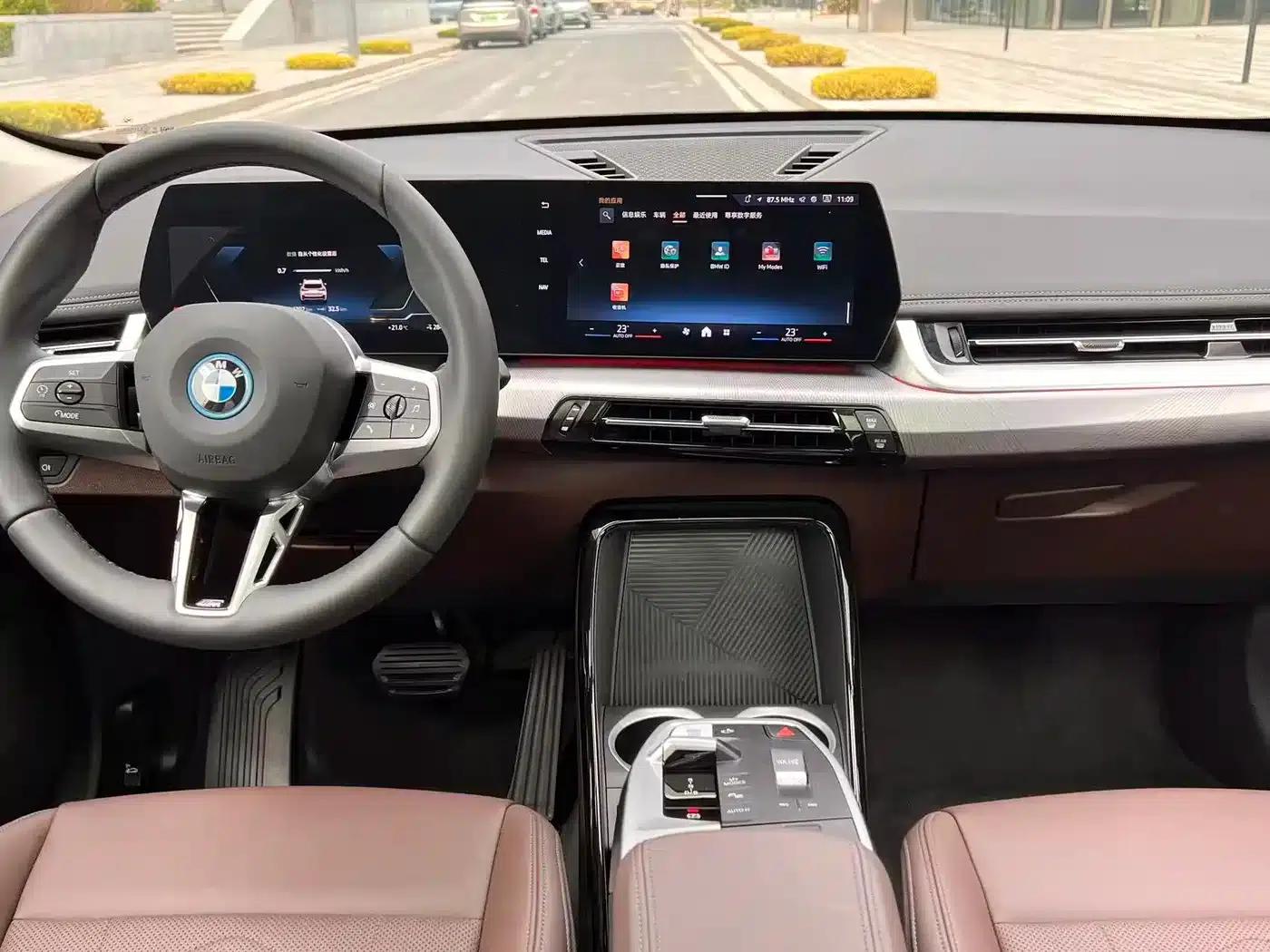 BMW iX1 2023 eDrive25L M Sport Package — миниатюра 18