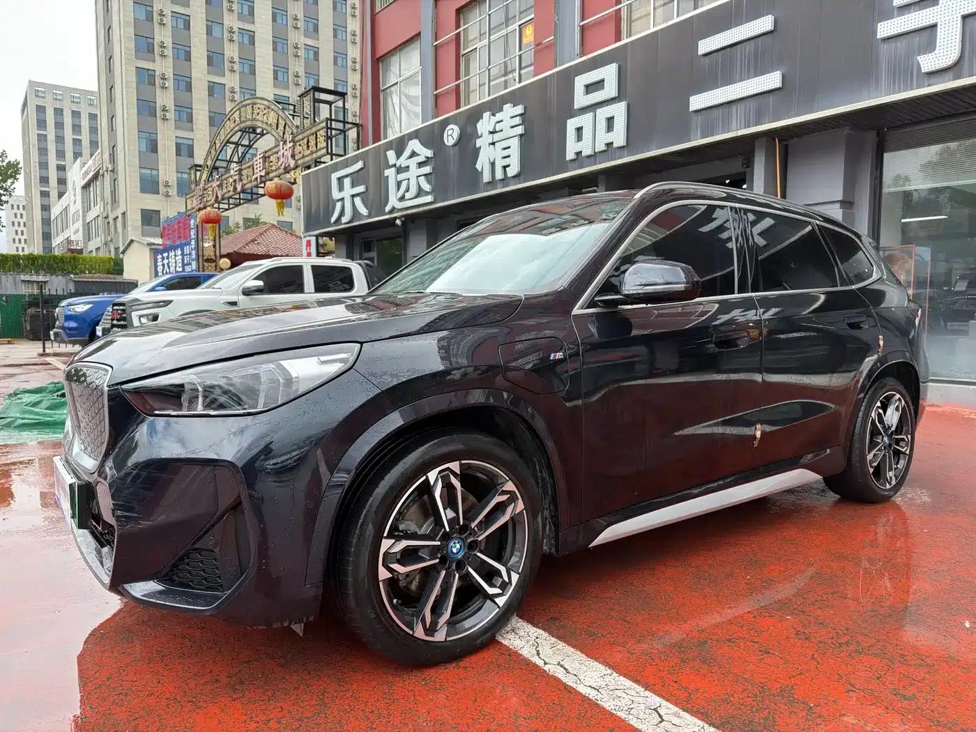 2023 BMW iX1 xDrive30L M Sport Package — миниатюра 2