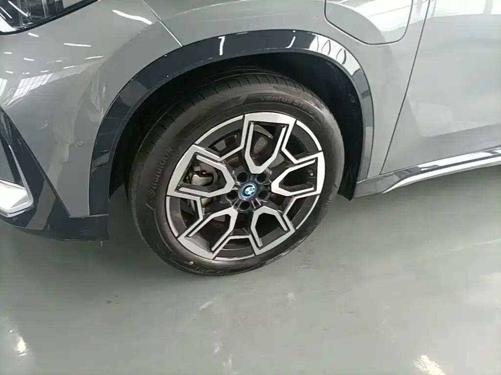 BMW iX1 2023 xDrive30L X Design Package — миниатюра 23