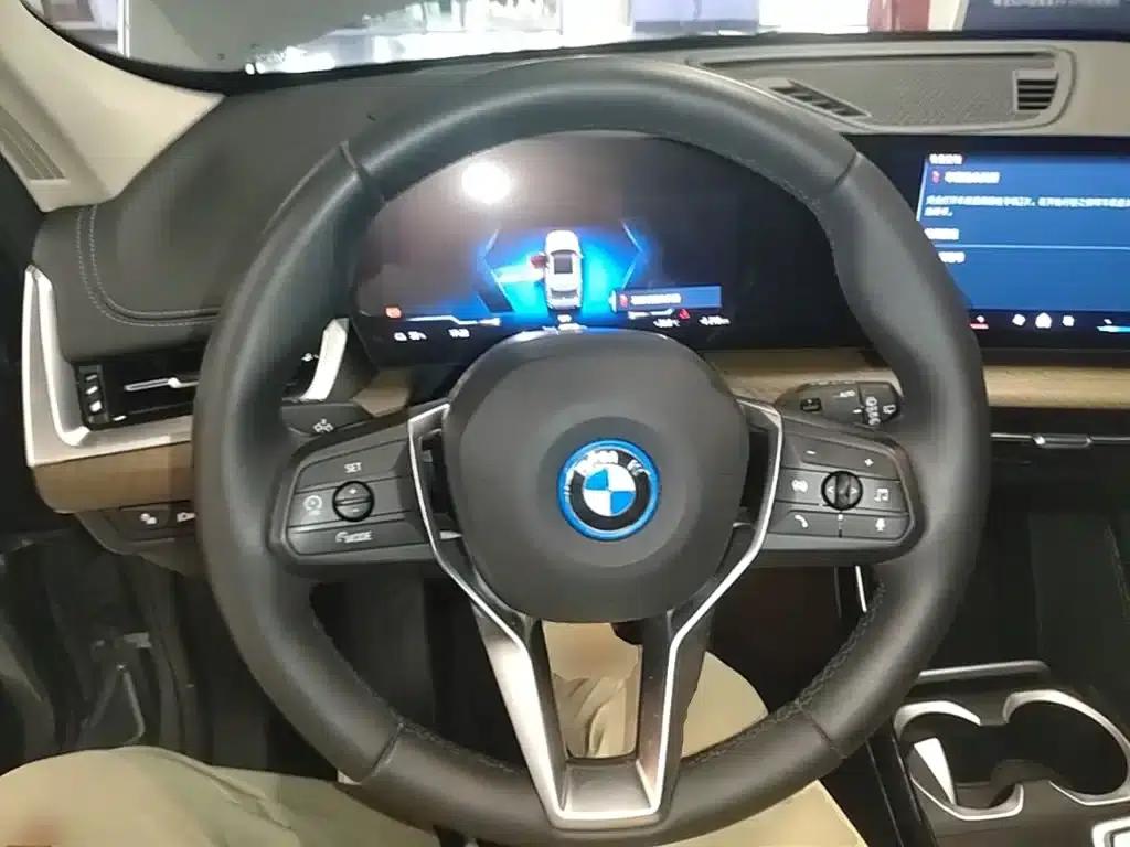 BMW iX1 2023 xDrive30L X Design Package — миниатюра 11