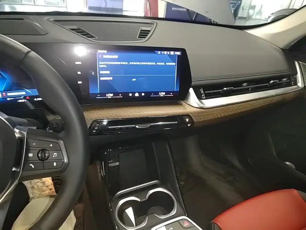 BMW iX1 2023 xDrive30L X Design Package — миниатюра 13
