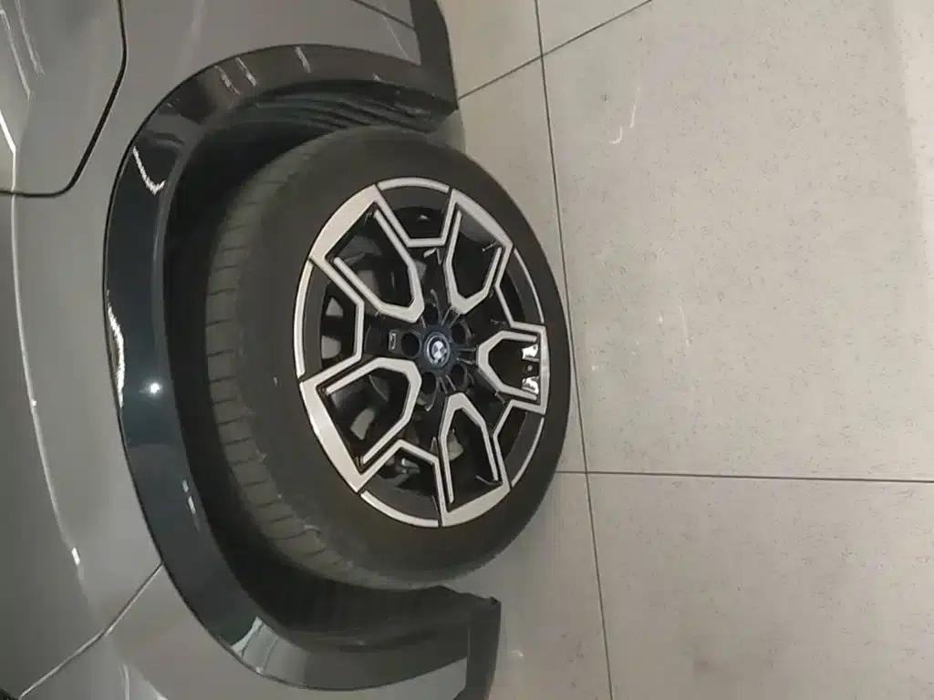 BMW iX1 2023 xDrive30L X Design Package — миниатюра 23