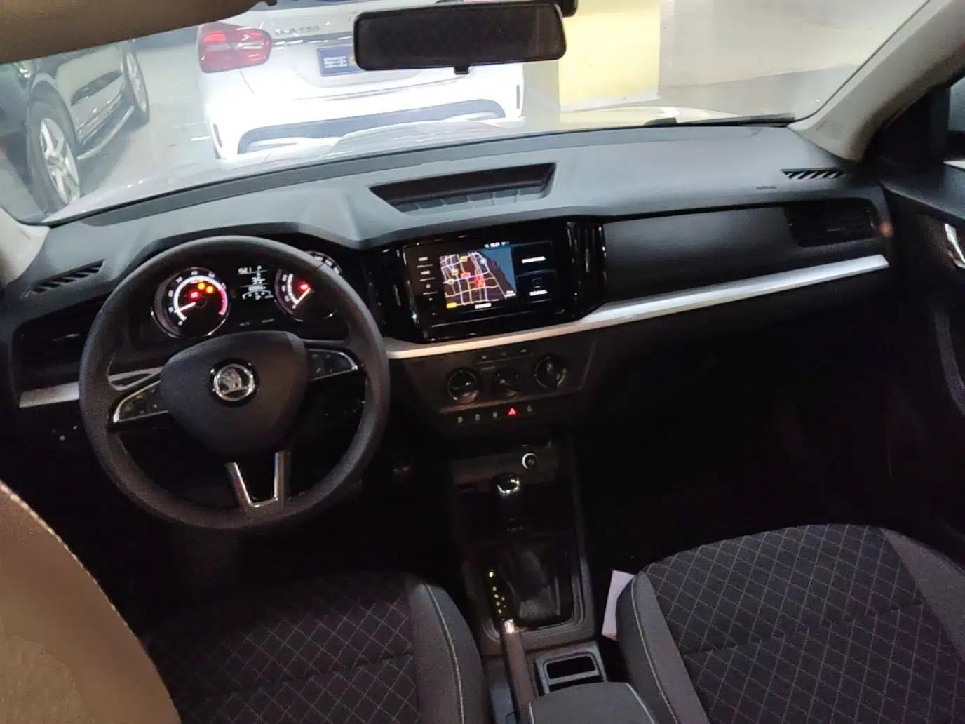 Skoda Kamiq 2020 1.5L Automatic Standard Edition — миниатюра 12