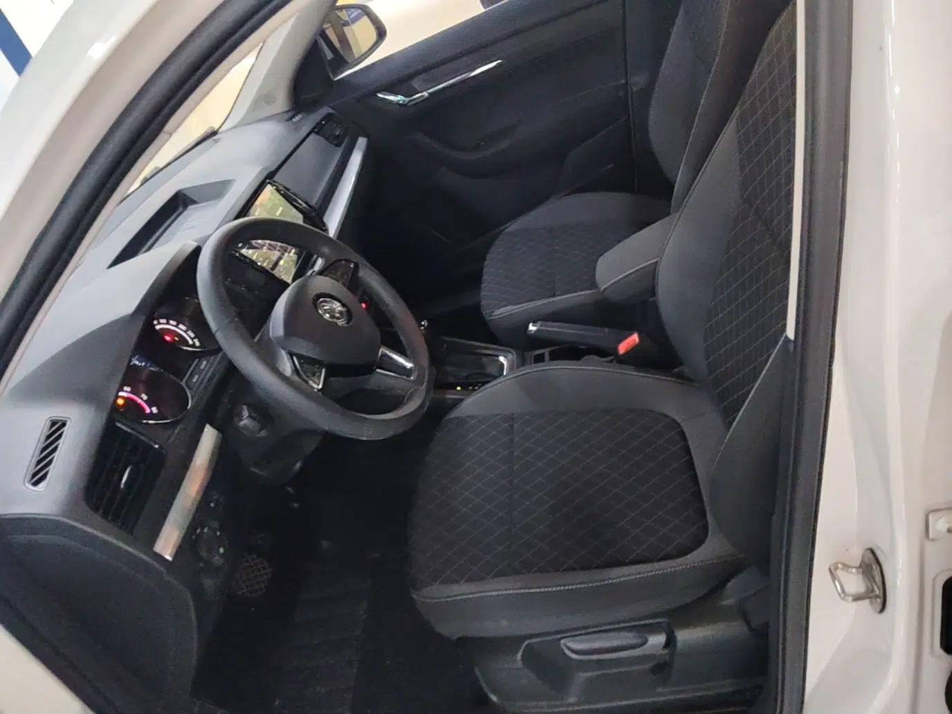 Skoda Kamiq 2020 1.5L Automatic Standard Edition — миниатюра 17