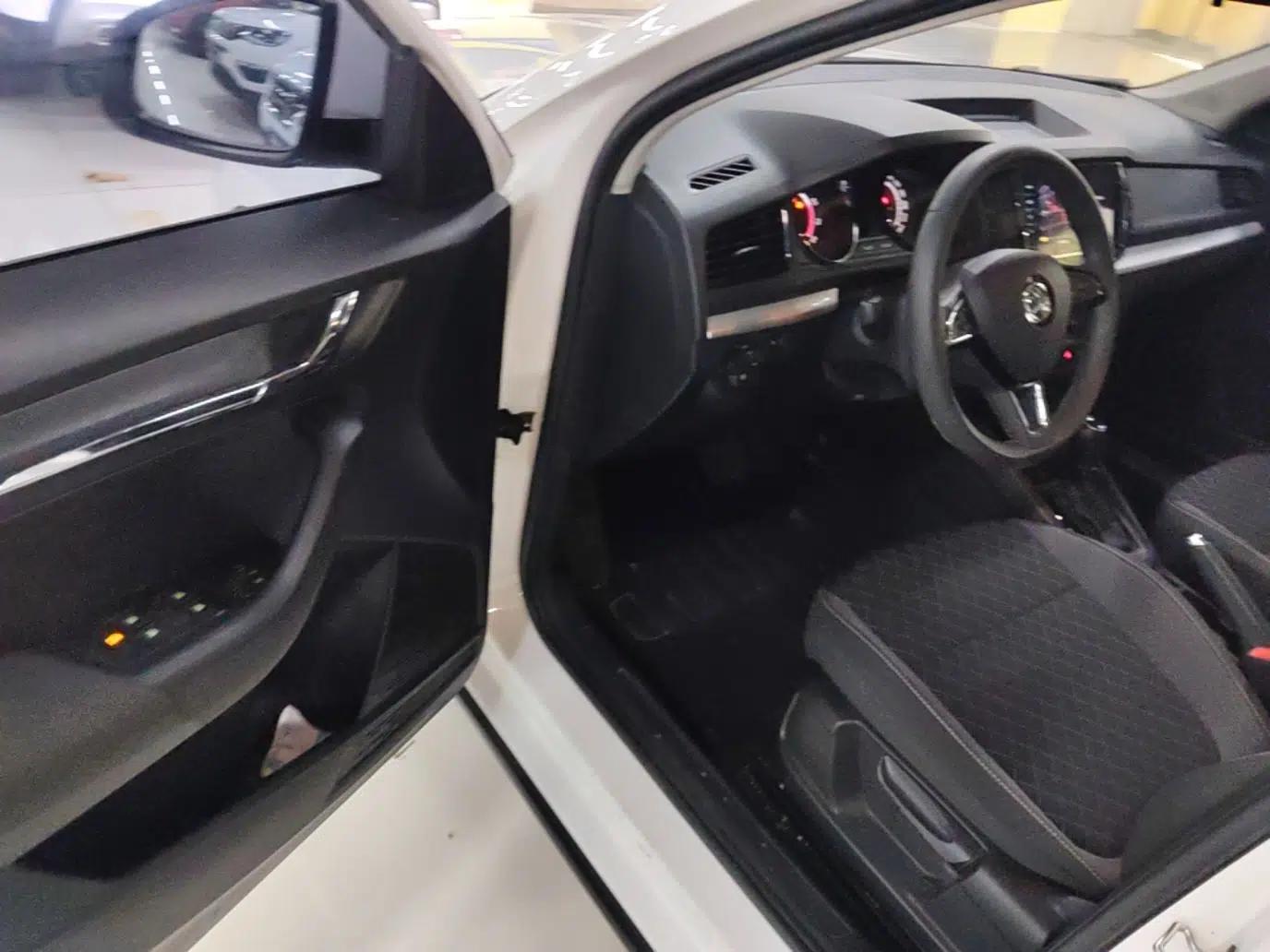 Skoda Kamiq 2020 1.5L Automatic Standard Edition — миниатюра 18