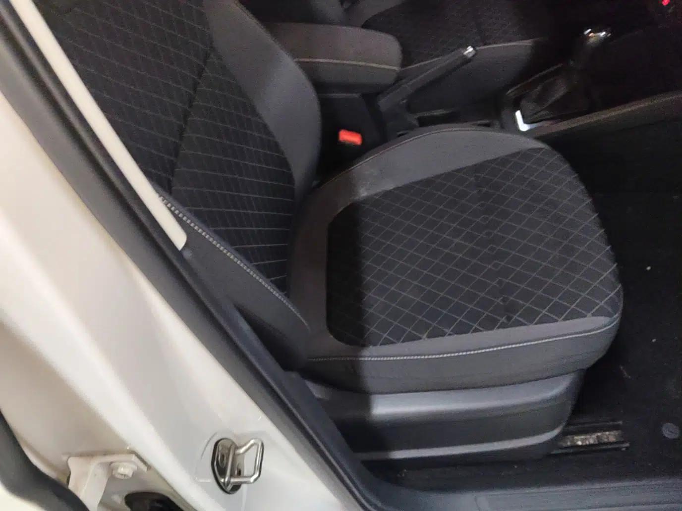 Skoda Kamiq 2020 1.5L Automatic Standard Edition — миниатюра 19