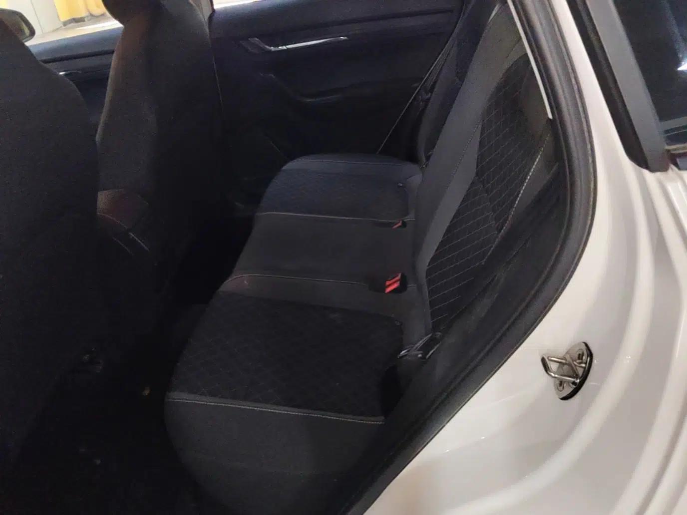 Skoda Kamiq 2020 1.5L Automatic Standard Edition — миниатюра 20