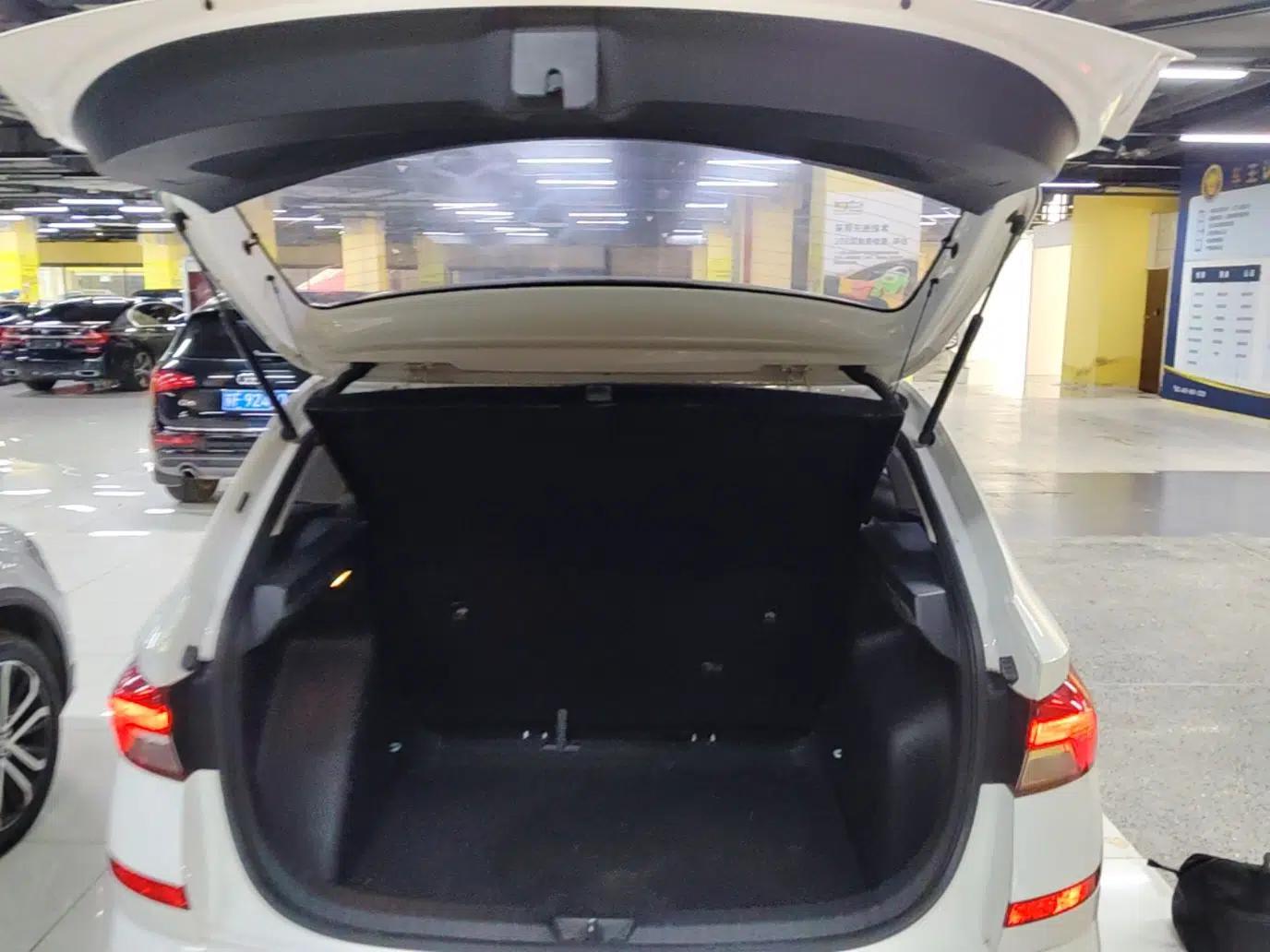 Skoda Kamiq 2020 1.5L Automatic Standard Edition — миниатюра 22