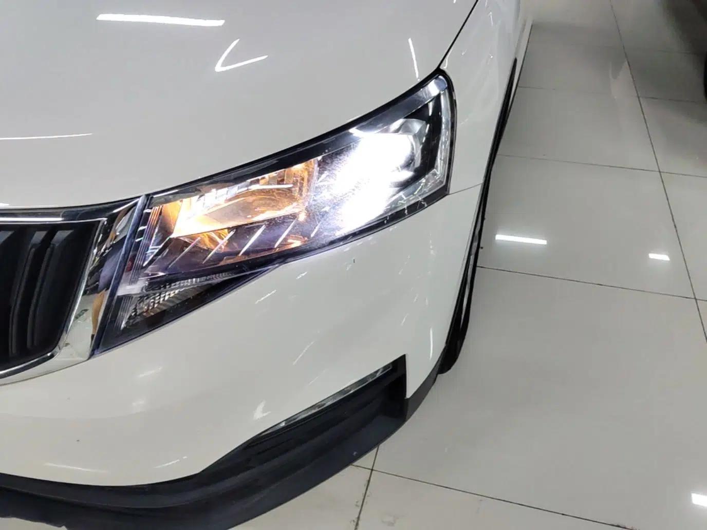 Skoda Kamiq 2020 1.5L Automatic Standard Edition — миниатюра 8