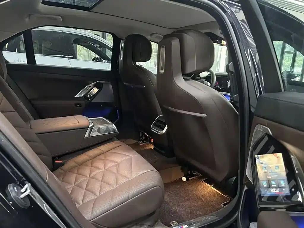 BMW i7 2023 eDrive50L Leading M Sport Package — миниатюра 11