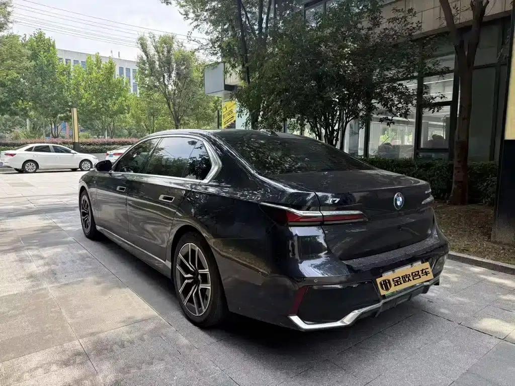 BMW i7 2023 eDrive50L Leading M Sport Package — миниатюра 7