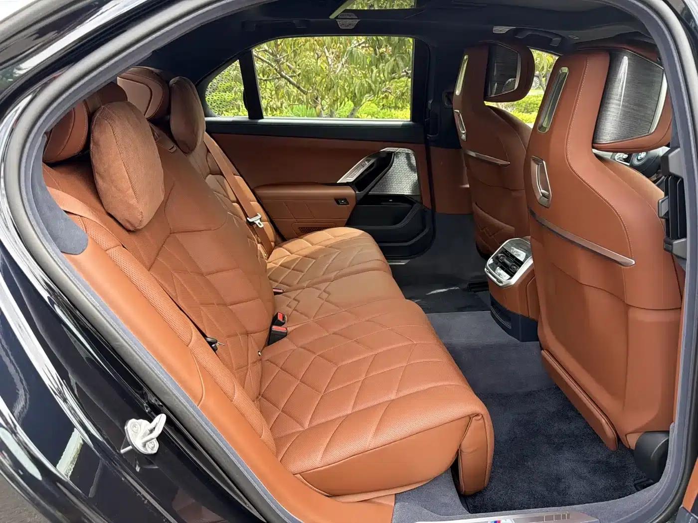 2023 BMW i7 xDrive60L M Sport Package — миниатюра 11
