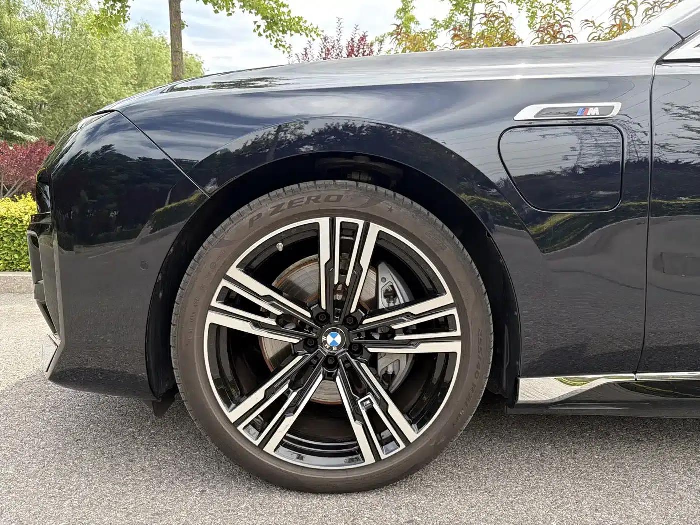 2023 BMW i7 xDrive60L M Sport Package — миниатюра 6