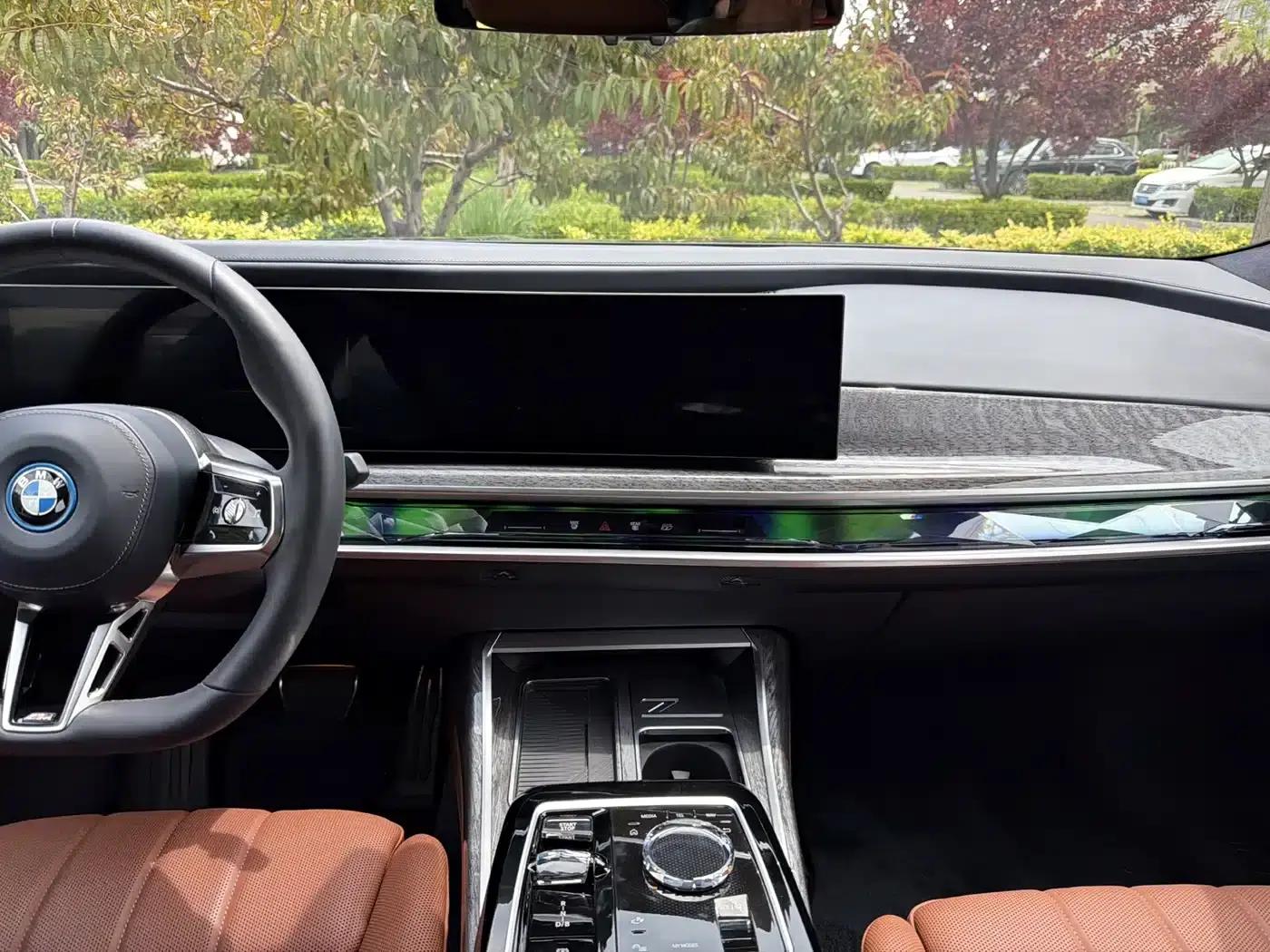 2023 BMW i7 xDrive60L M Sport Package — миниатюра 8