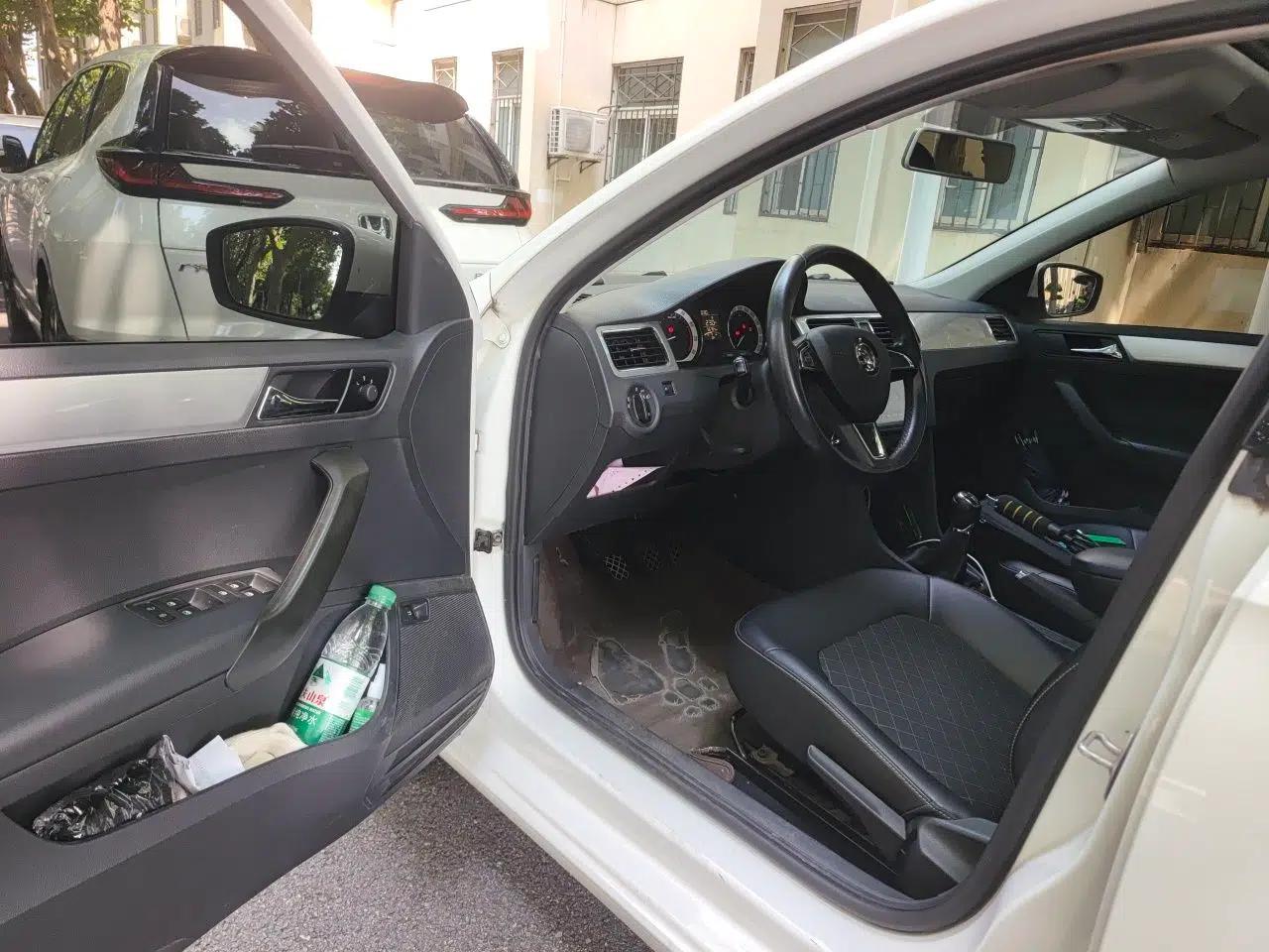 Skoda Rapid 2018 1.6L Manual Comfort Edition — миниатюра 16