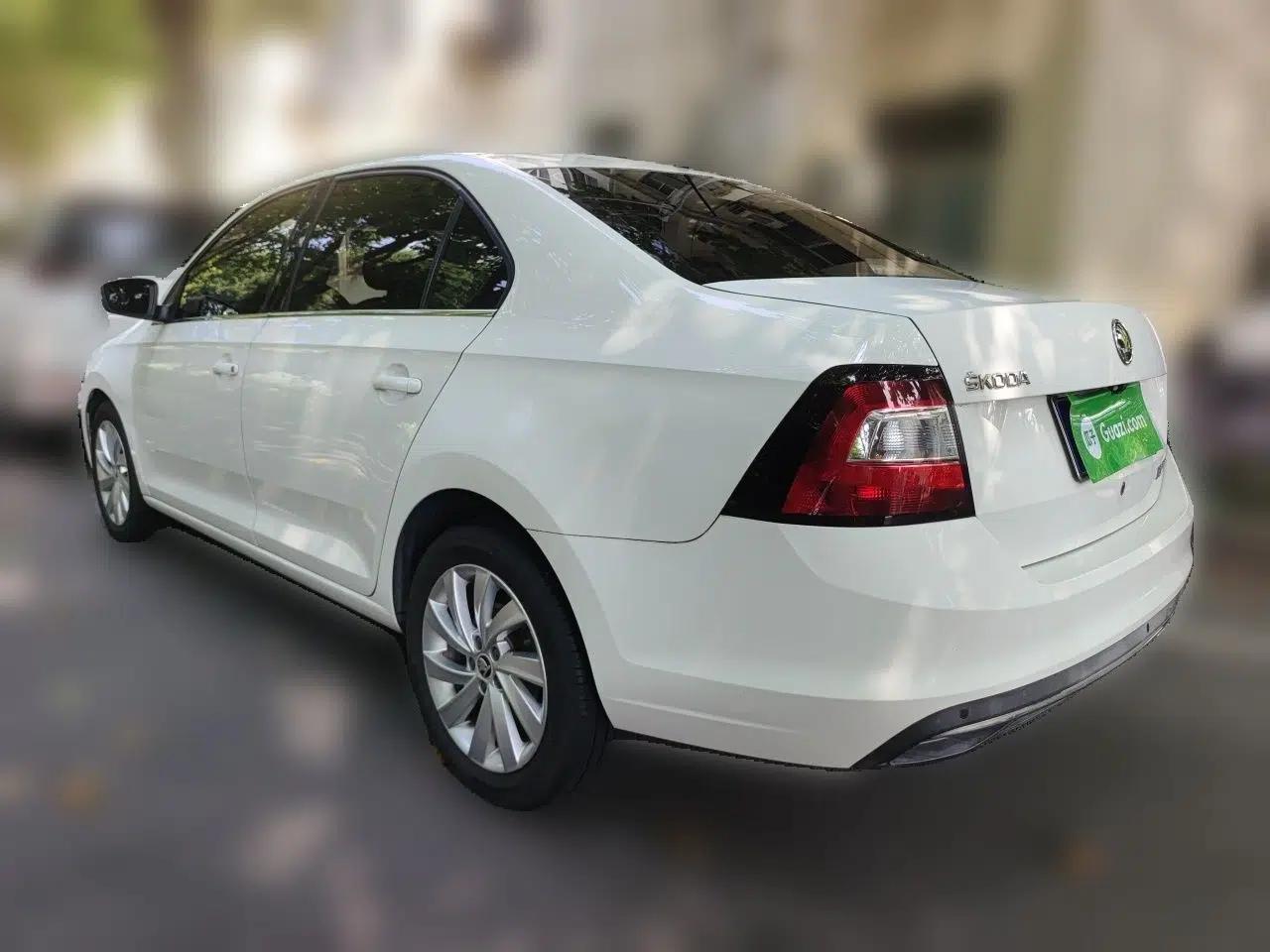 Skoda Rapid 2018 1.6L Manual Comfort Edition — миниатюра 4