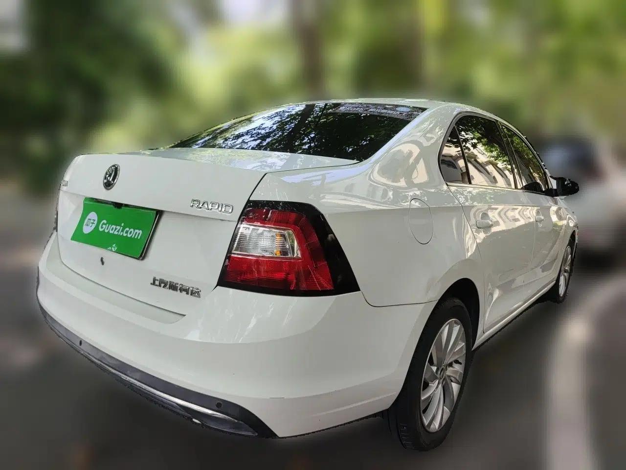 Skoda Rapid 2018 1.6L Manual Comfort Edition — миниатюра 6