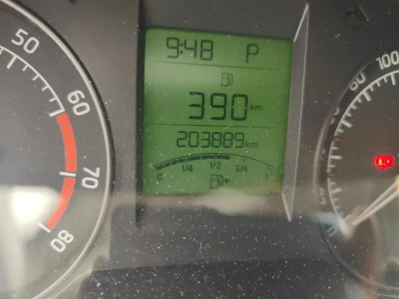 Skoda Rapid 2015 1.6L Automatic Smart Selection Model — миниатюра 12