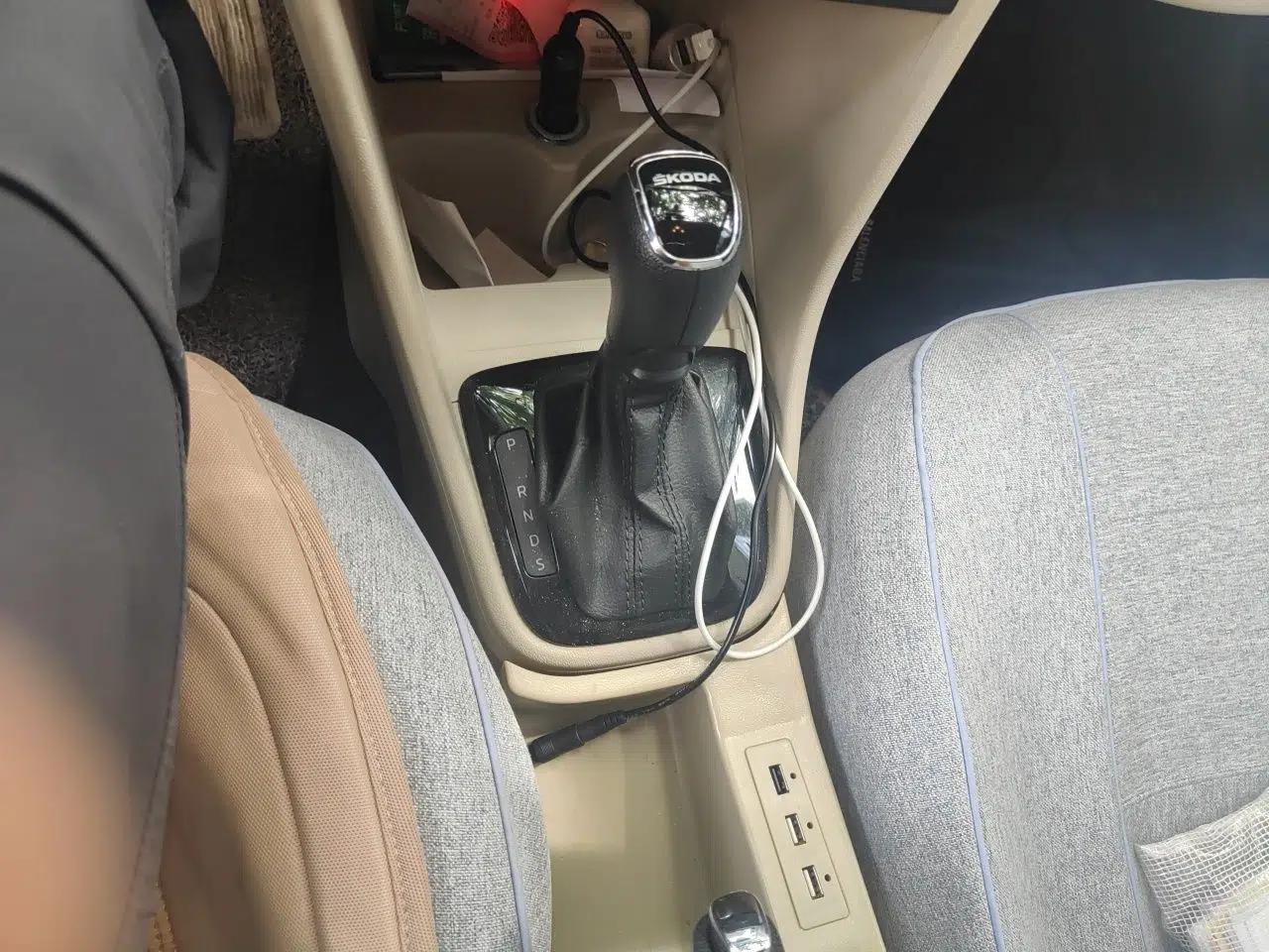 Skoda Rapid 2015 1.6L Automatic Smart Selection Model — миниатюра 14