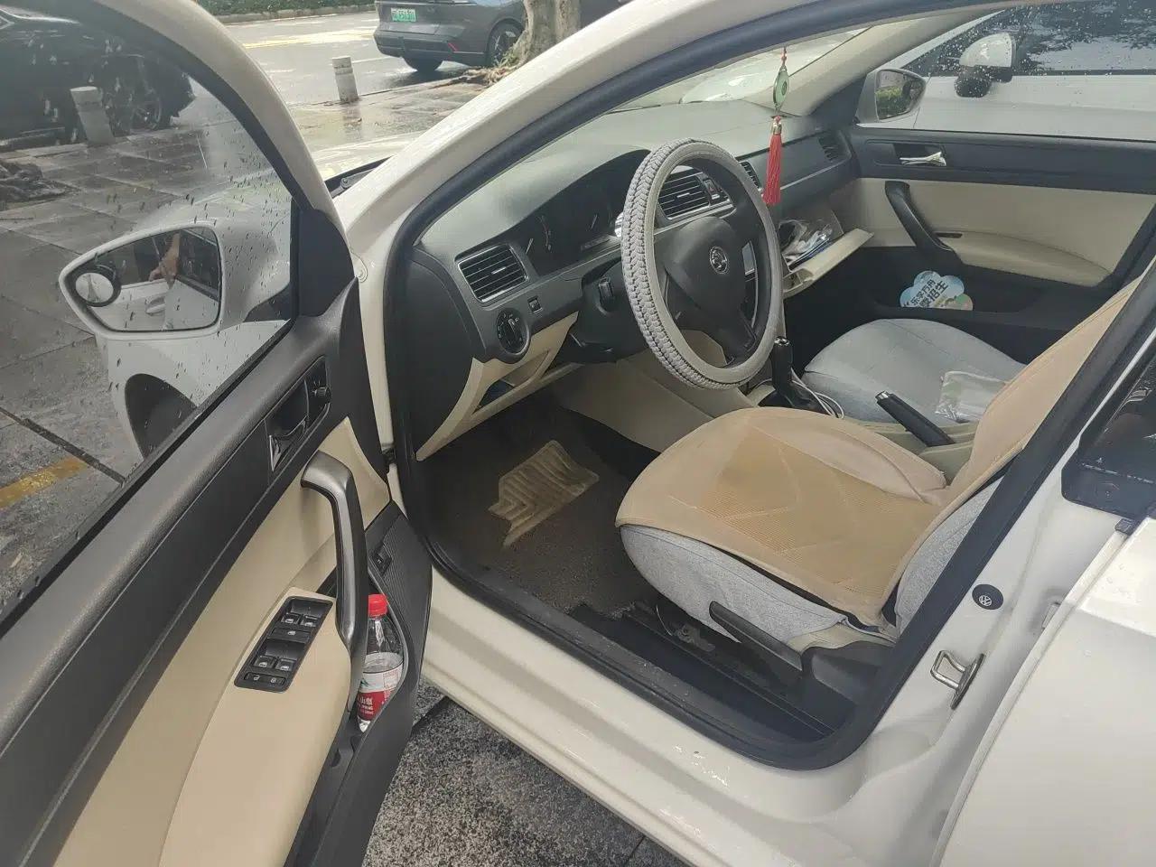 Skoda Rapid 2015 1.6L Automatic Smart Selection Model — миниатюра 16