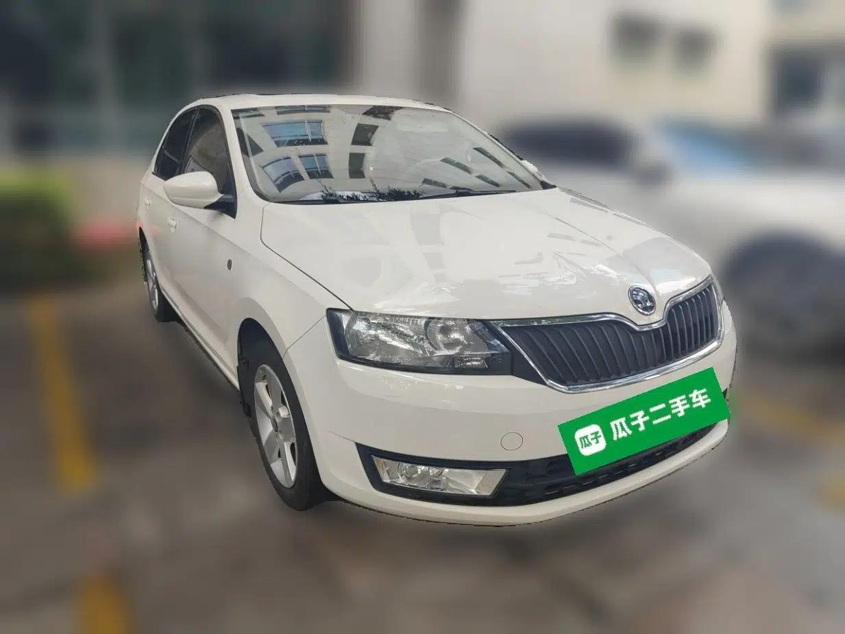 Skoda Rapid 2015 1.6L Automatic Smart Selection Model — миниатюра 3