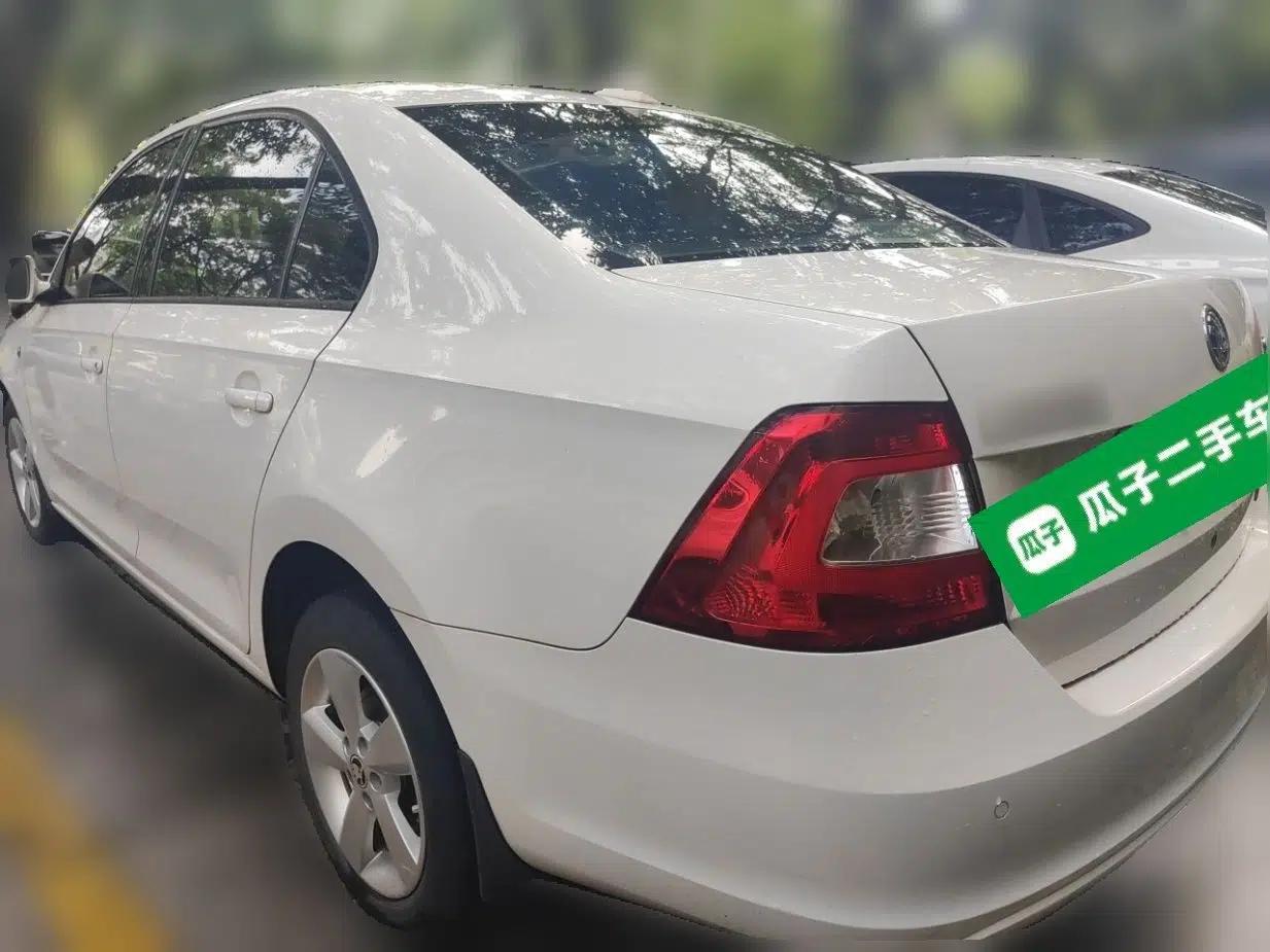 Skoda Rapid 2015 1.6L Automatic Smart Selection Model — миниатюра 4