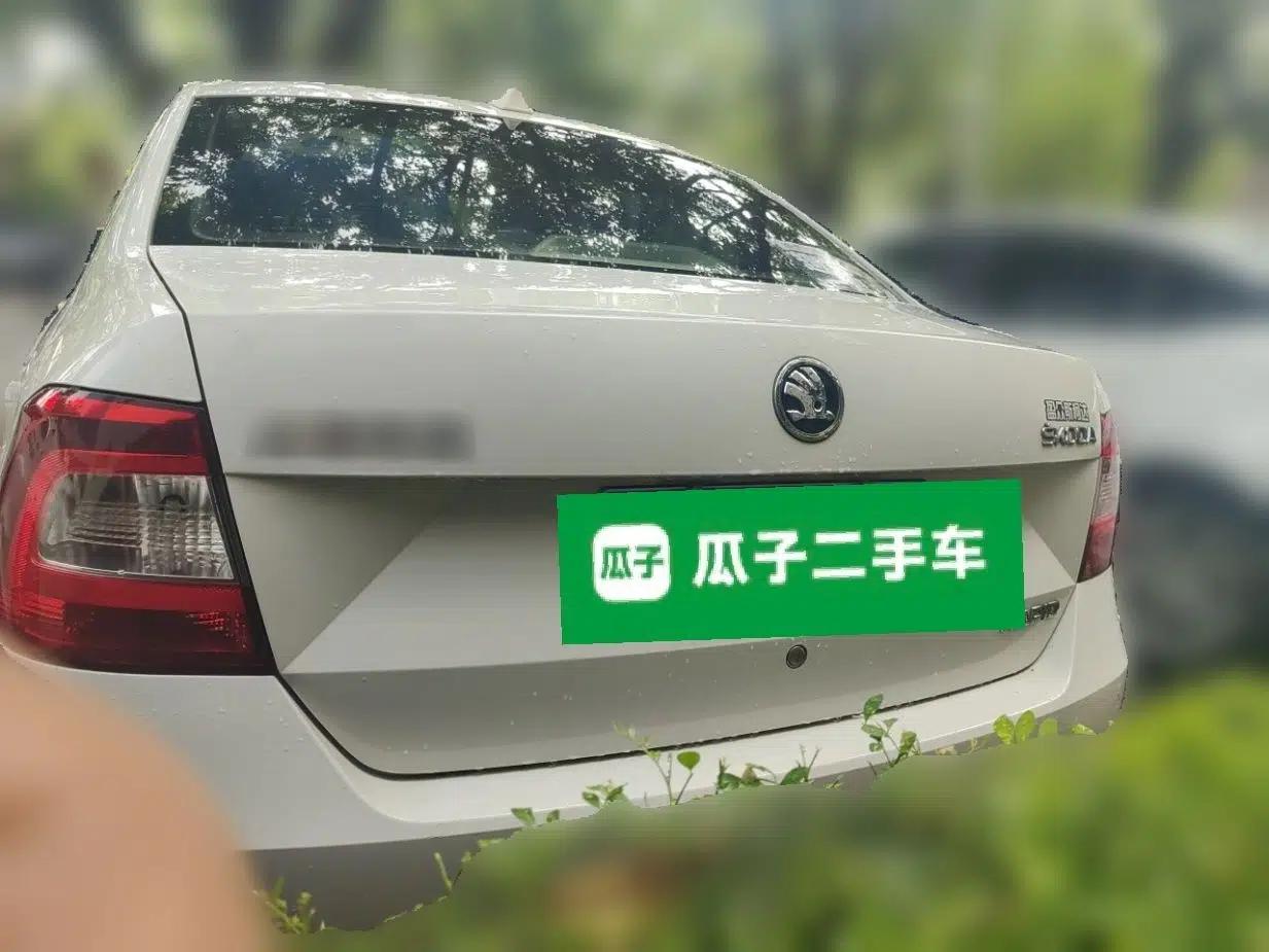Skoda Rapid 2015 1.6L Automatic Smart Selection Model — миниатюра 5