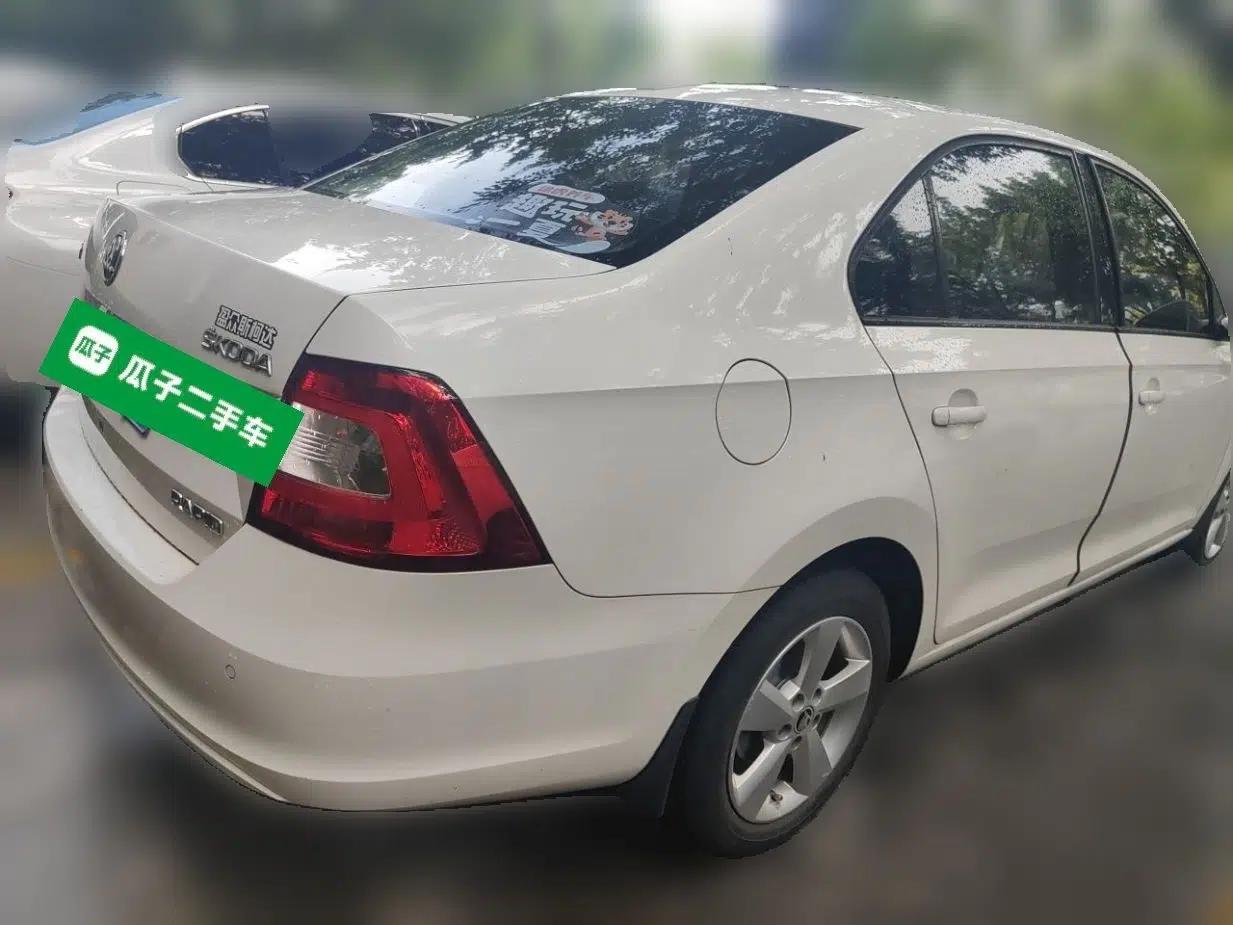 Skoda Rapid 2015 1.6L Automatic Smart Selection Model — миниатюра 6