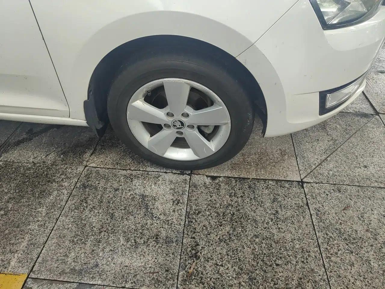 Skoda Rapid 2015 1.6L Automatic Smart Selection Model — миниатюра 8