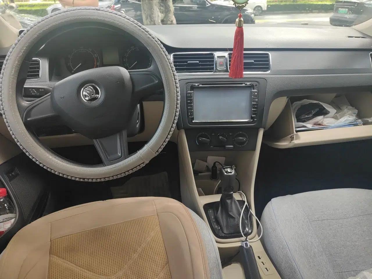 Skoda Rapid 2015 1.6L Automatic Smart Selection Model — миниатюра 9