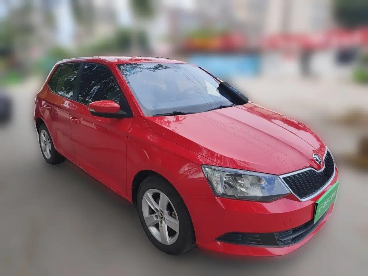 Skoda Fabia 2017 1.4L Automatic Car Enjoy Edition — миниатюра 3