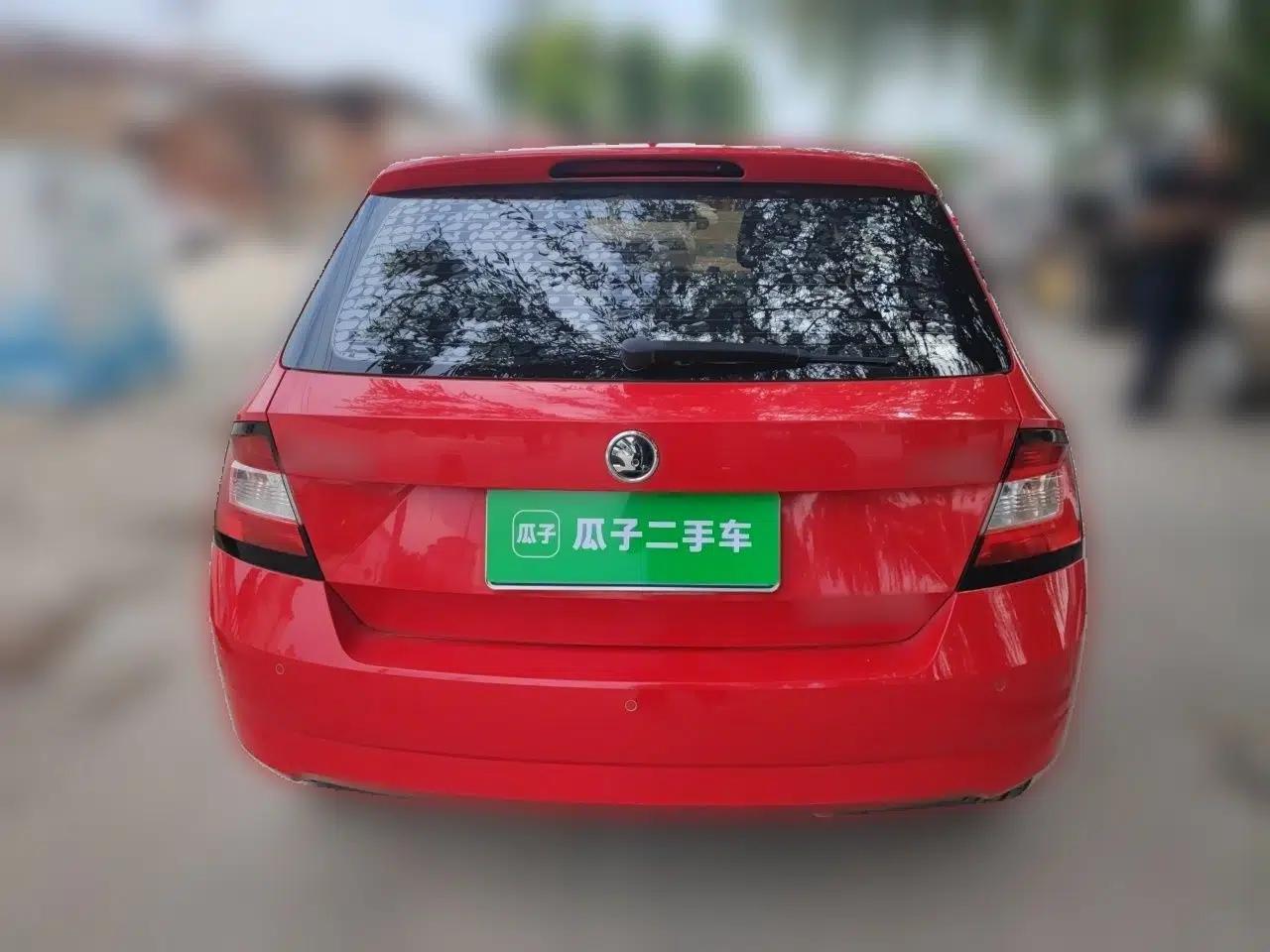 Skoda Fabia 2017 1.4L Automatic Car Enjoy Edition — миниатюра 5