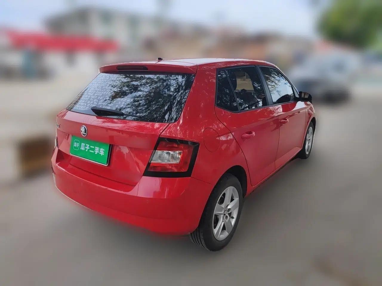 Skoda Fabia 2017 1.4L Automatic Car Enjoy Edition — миниатюра 6
