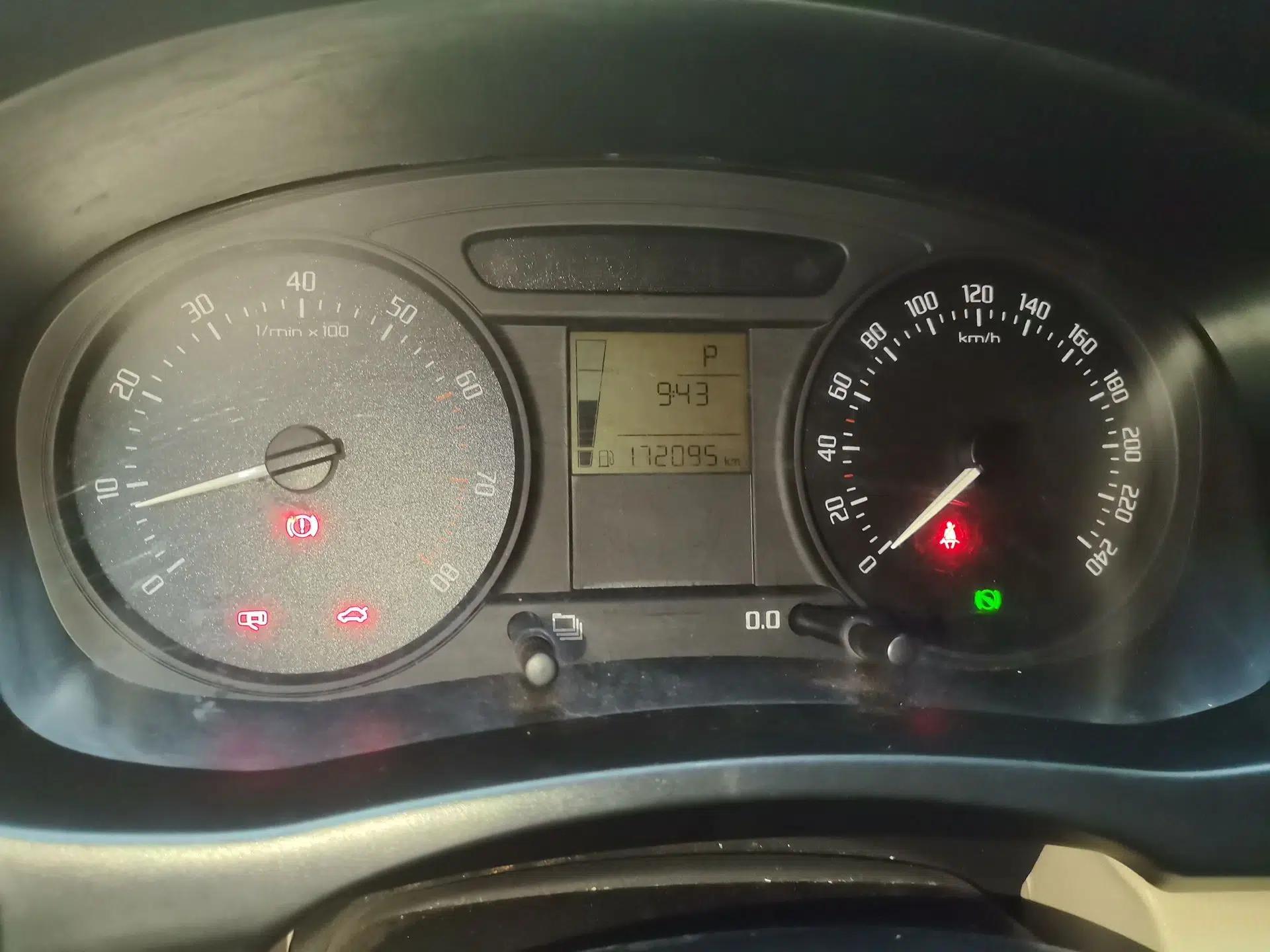 Skoda Fabia 2012 1.4L Automatic Crystal Edition — миниатюра 12