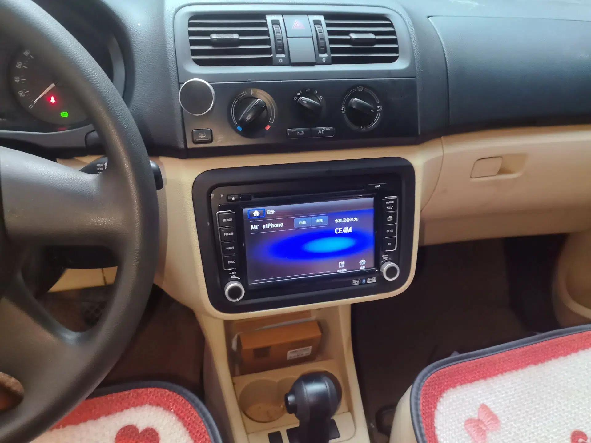 Skoda Fabia 2012 1.4L Automatic Crystal Edition — миниатюра 13
