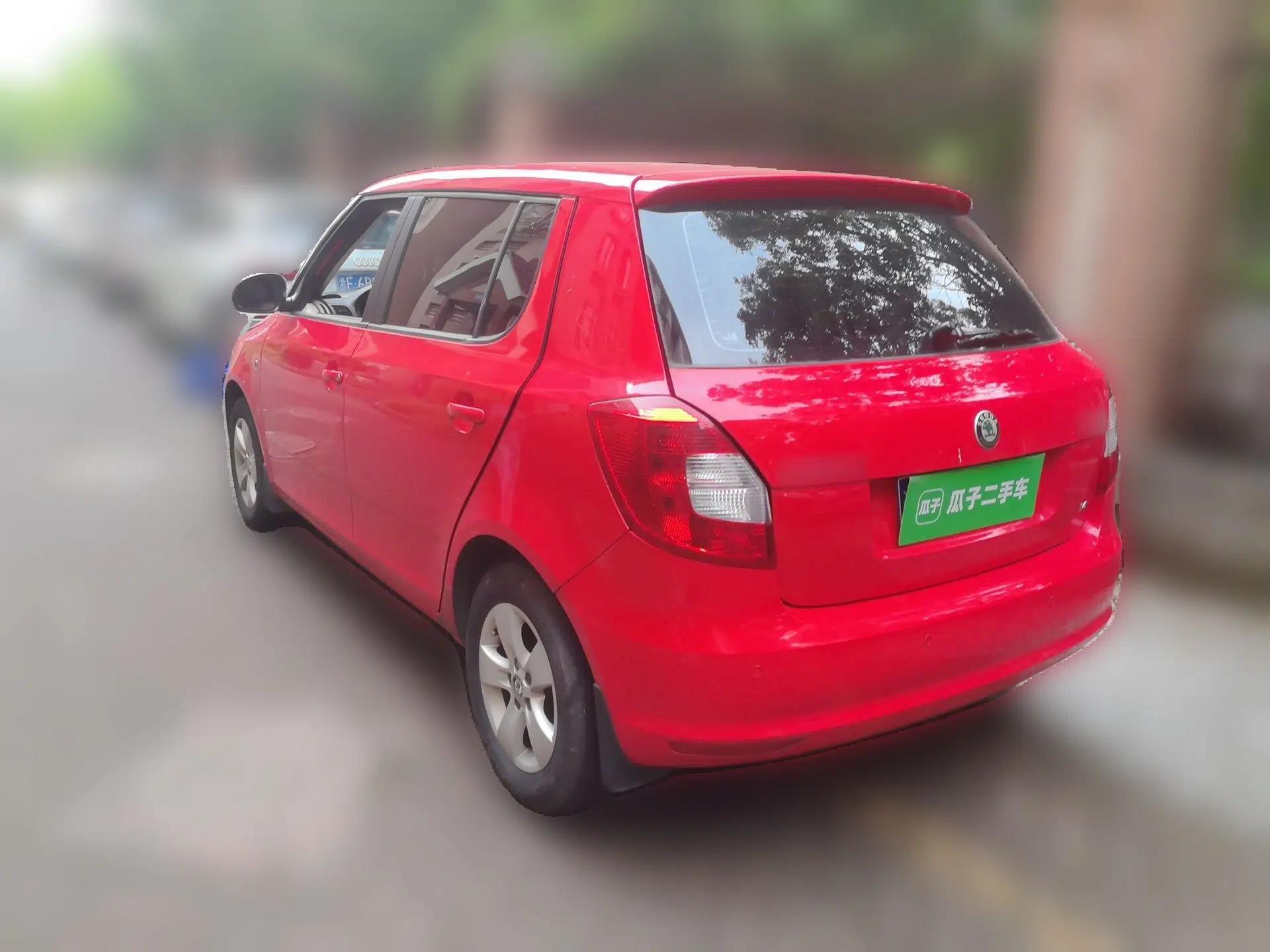 Skoda Fabia 2012 1.4L Automatic Crystal Edition — миниатюра 4