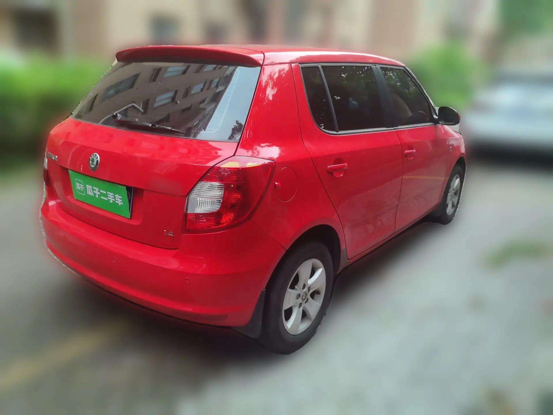 Skoda Fabia 2012 1.4L Automatic Crystal Edition — миниатюра 6